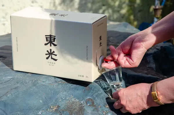 Nhà máy Sake lâu đời Toko của Nhật Bản ra mắt bộ dụng cụ phục vụ sake mới