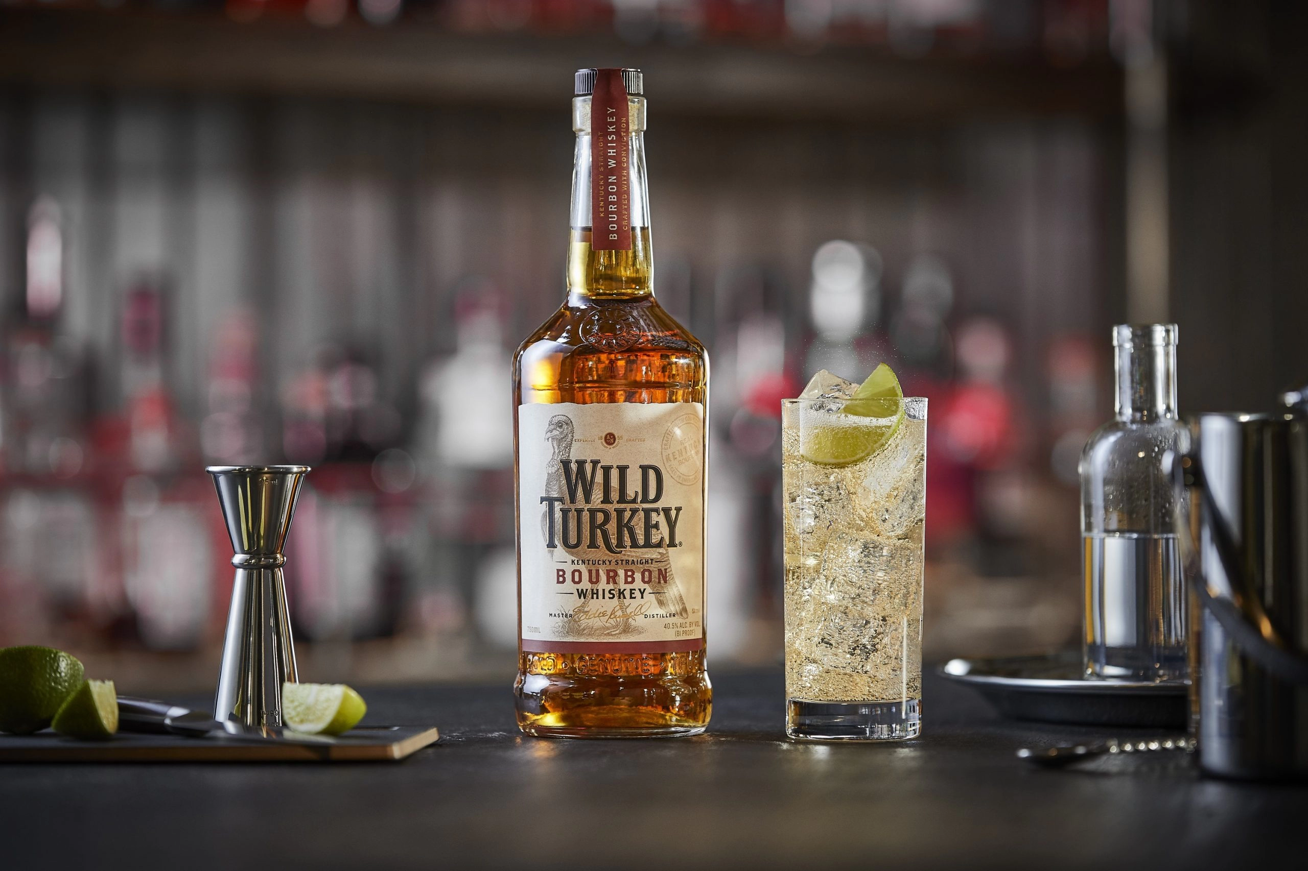 Sắc Xuân Trong Hộp Quà Tết Whisky Wild Turkey 8 Year Old Phiên Bản 2025