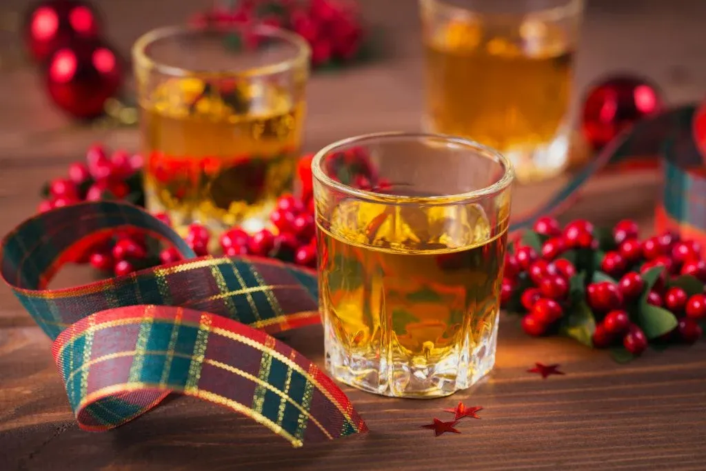 Có Nên Dùng Rượu Whisky Để Làm Quà Tặng Noel Hay Không?