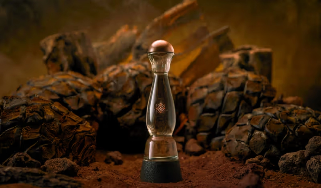 Clase Azul Ra Mắt Tequila Blanco Ahumado Từ Phương Pháp Mezcal Cổ Truyền