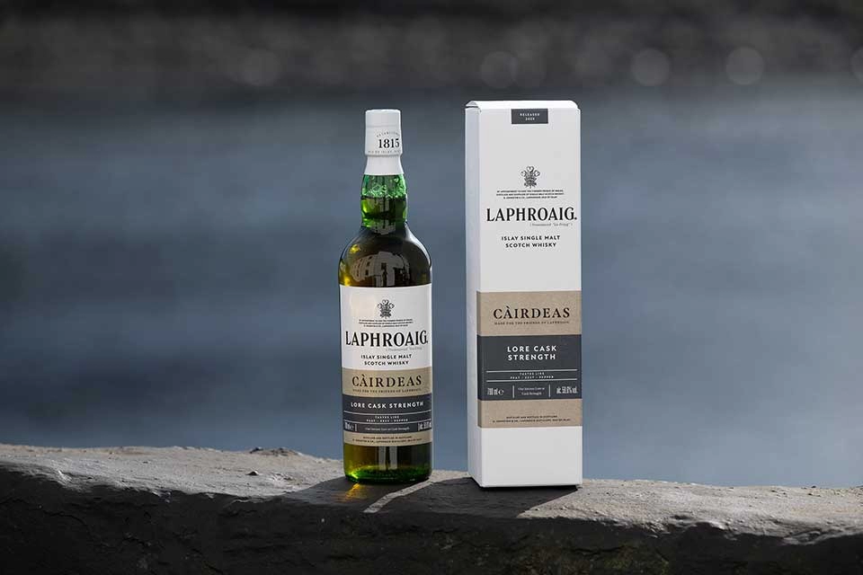 Laphroaig 2025 Càirdeas Lore Cask Strength Ra Mắt Tại Thị Trường Hoa Kỳ