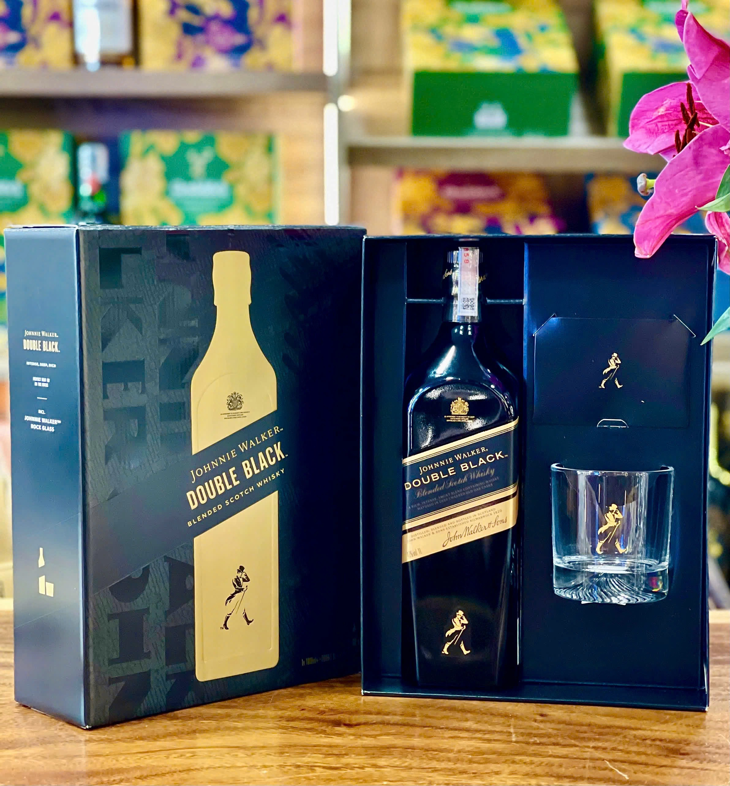 Johnnie Walker Double Black Hộp Quà Tết 2026 Hoàn Hảo