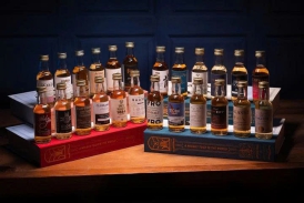 Bộ Quà Tặng Whisky - Hành Trình Khám Phá Thế Giới II (24 Chai x 50ml + 2 Ly)